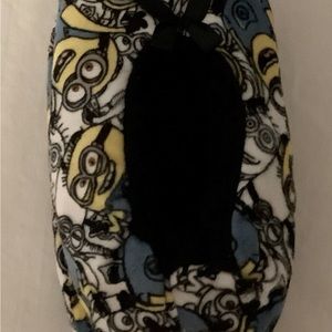 NWT BOYS SLIPPER SOCKS SIZE S/M 5 1/2 - 7 1/2 MINIONS